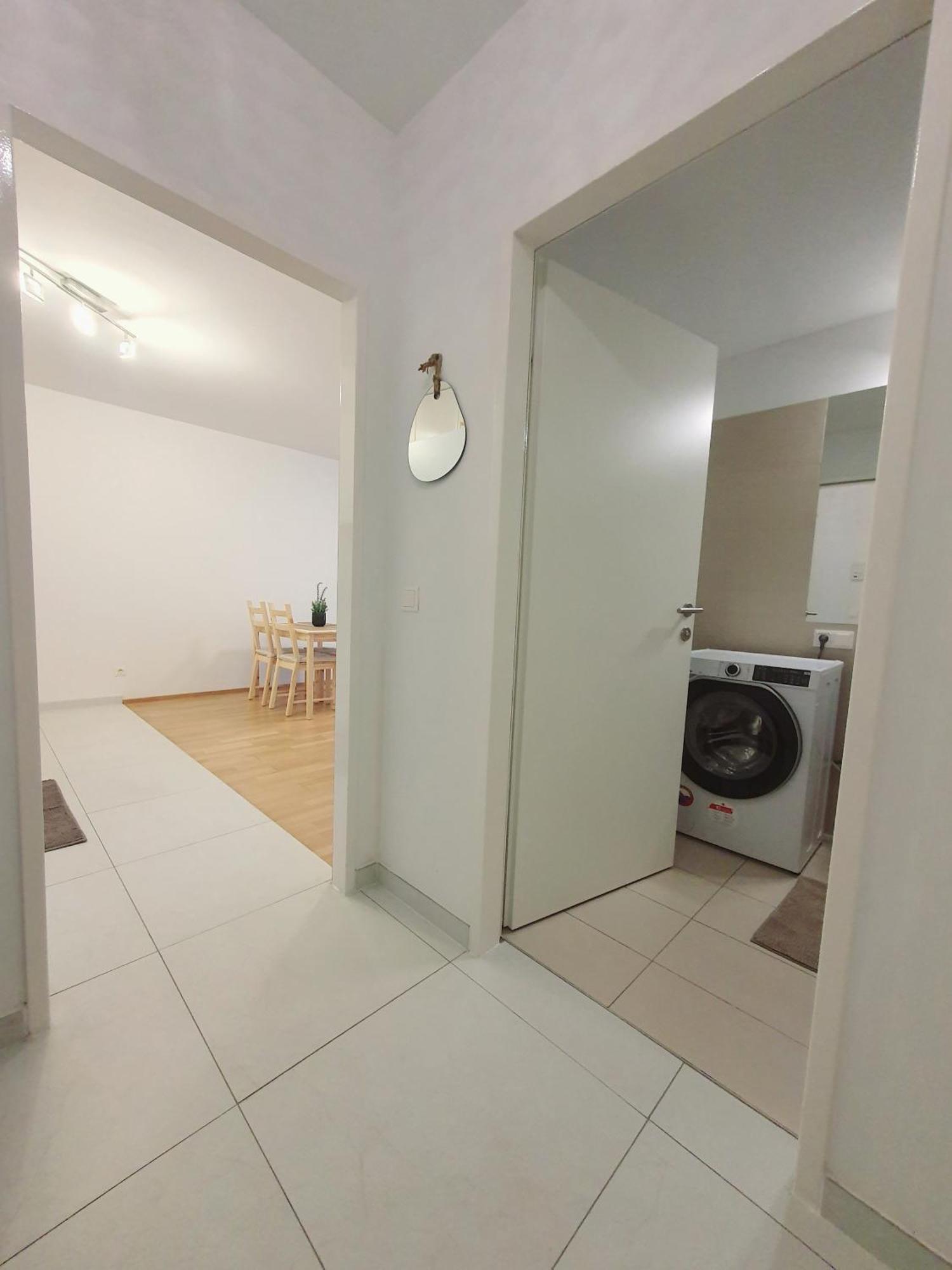 Near Lake One Bedroom Cute Apartment Wien Exterior foto